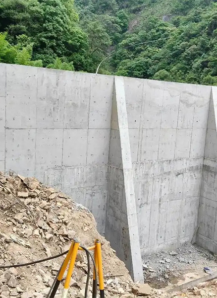 太原娄烦县重力式挡土墙